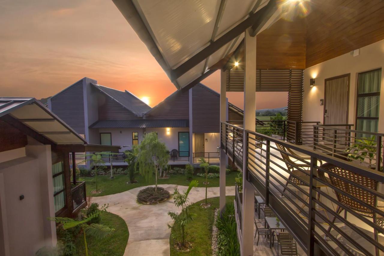Villa Paddy Padang Mat Sirat Luaran gambar